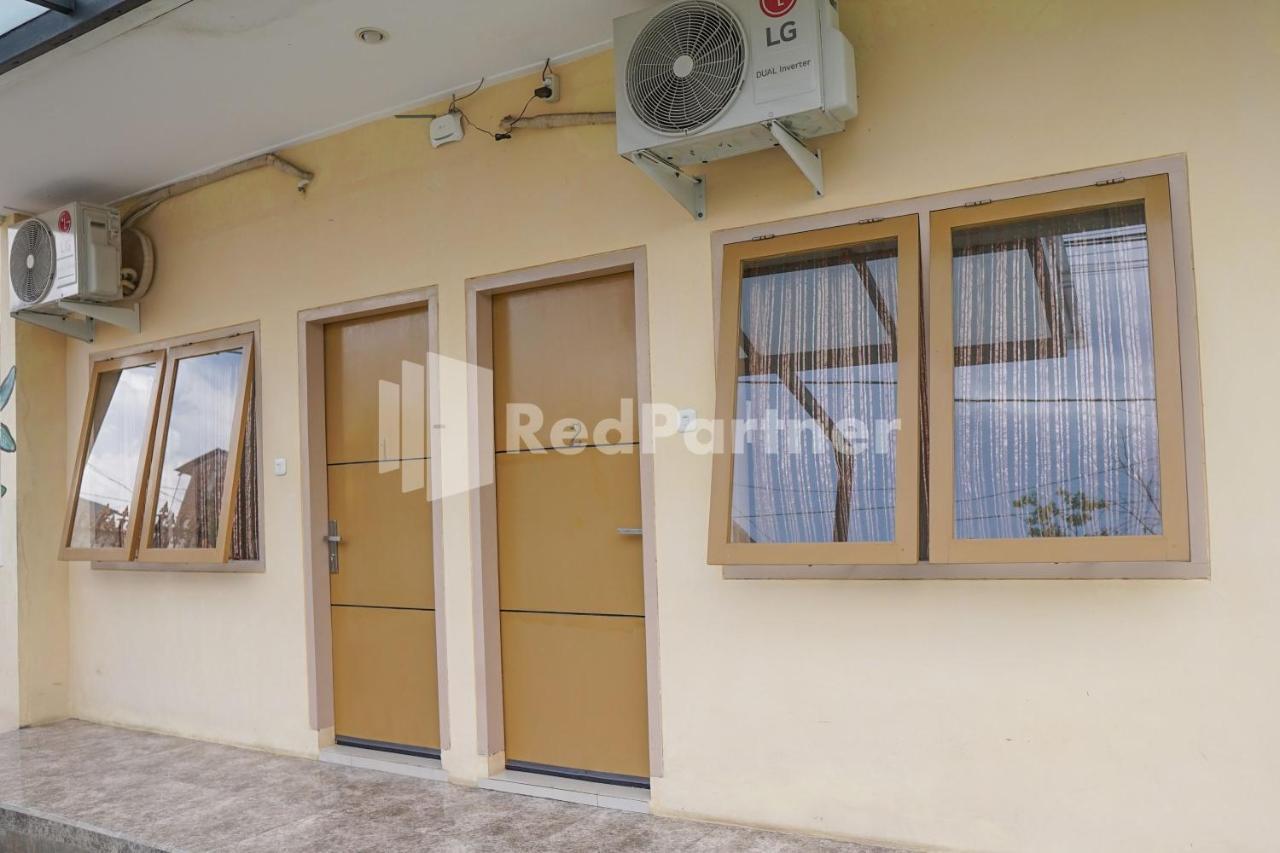 Adisa Homestay Near Saiful Anwar Malang Exterior foto