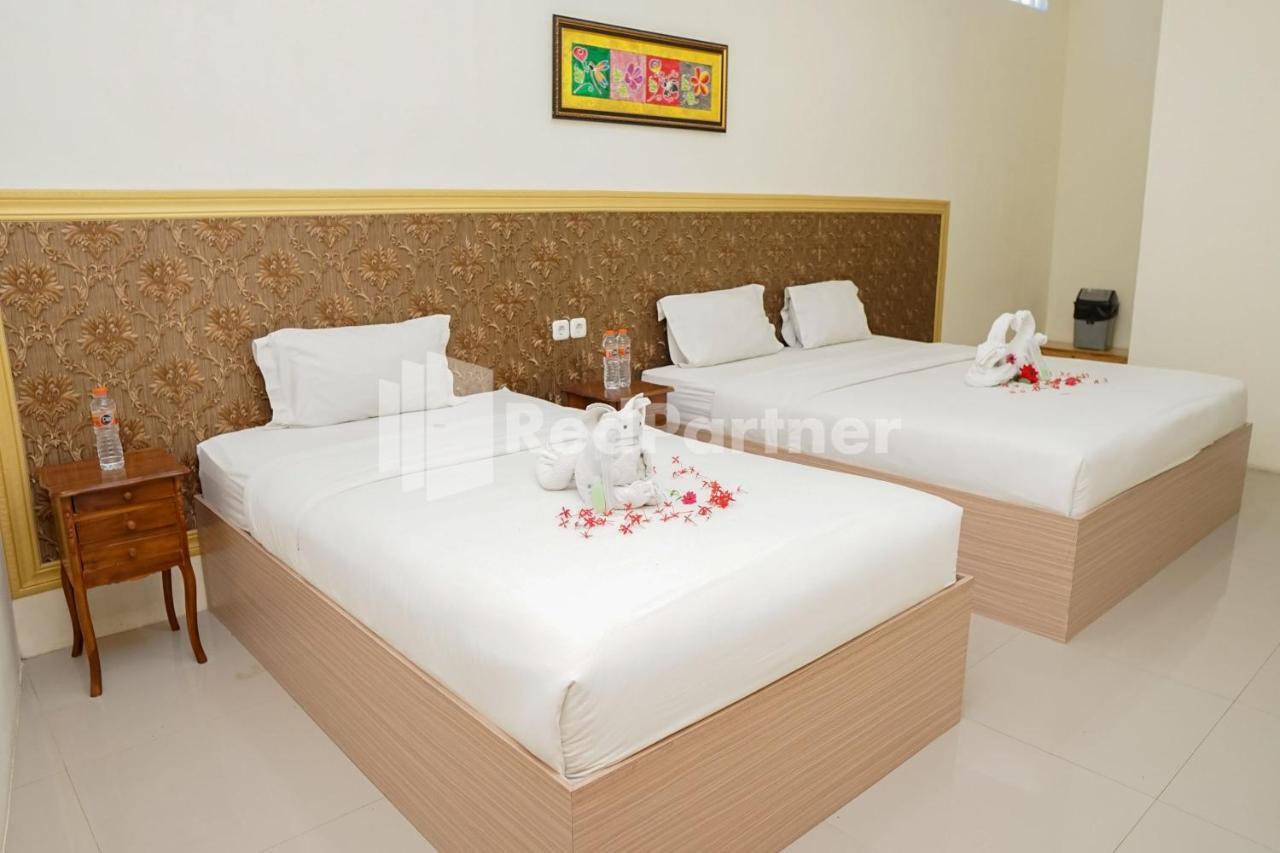 Adisa Homestay Near Saiful Anwar Malang Exterior foto