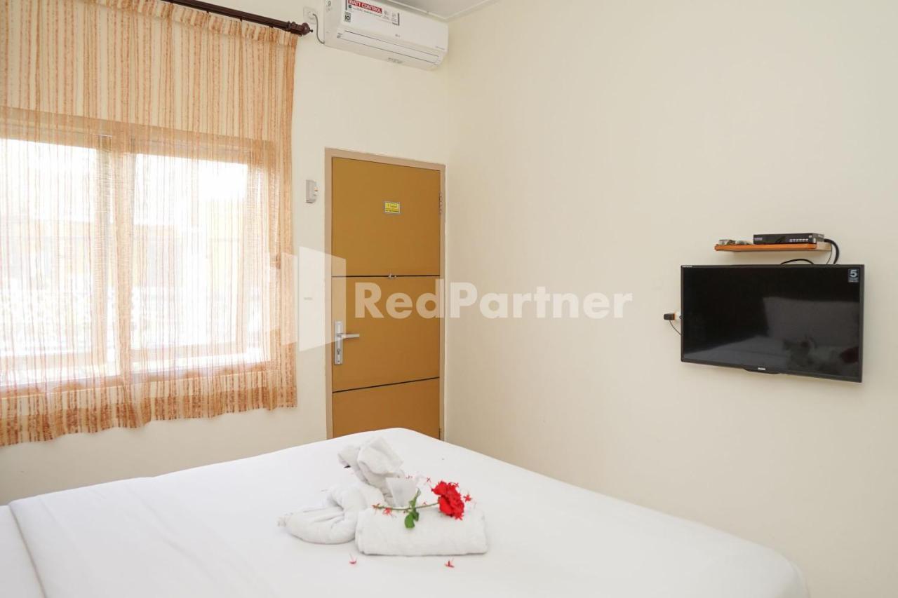 Adisa Homestay Near Saiful Anwar Malang Exterior foto