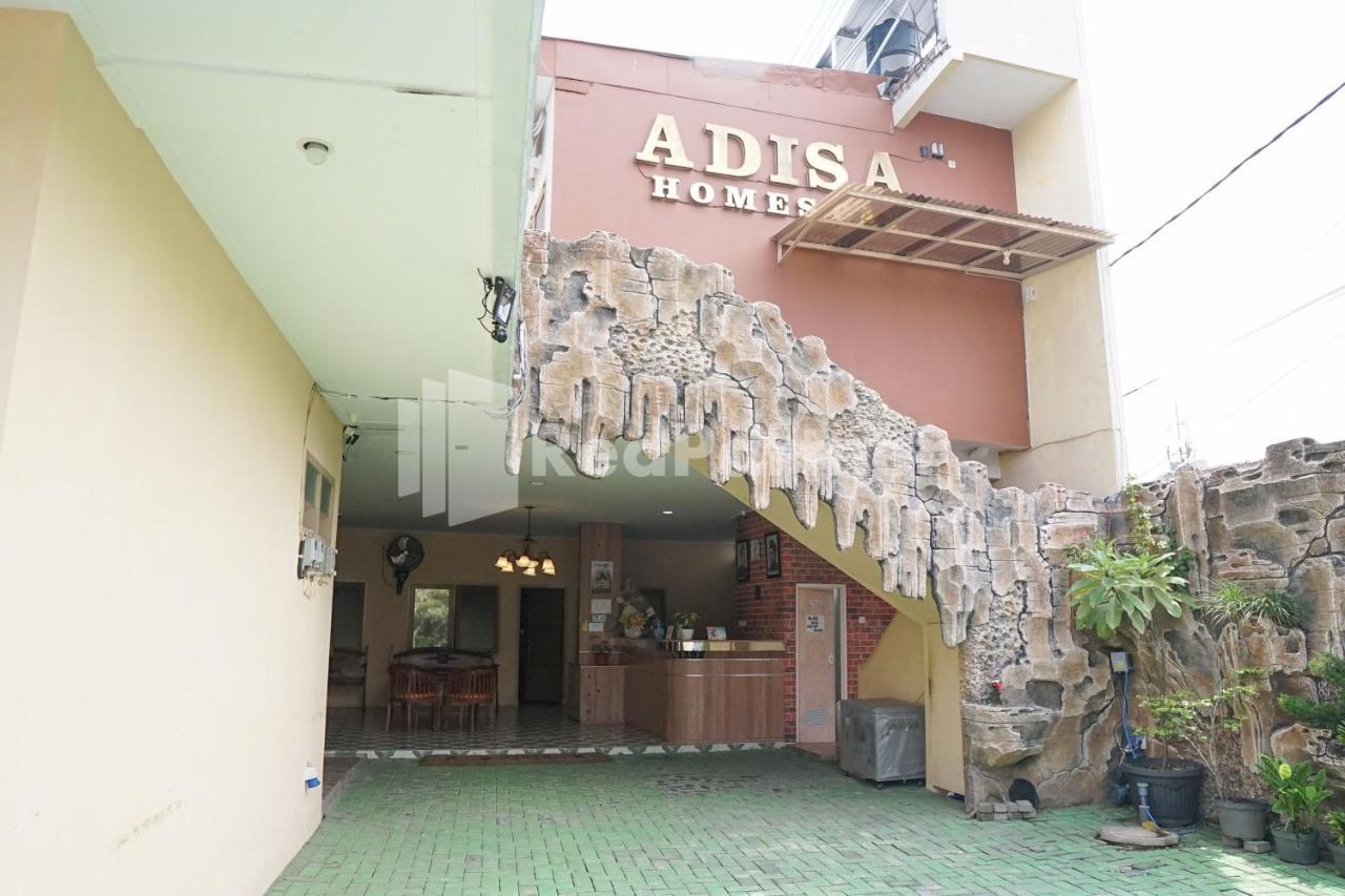 Adisa Homestay Near Saiful Anwar Malang Exterior foto