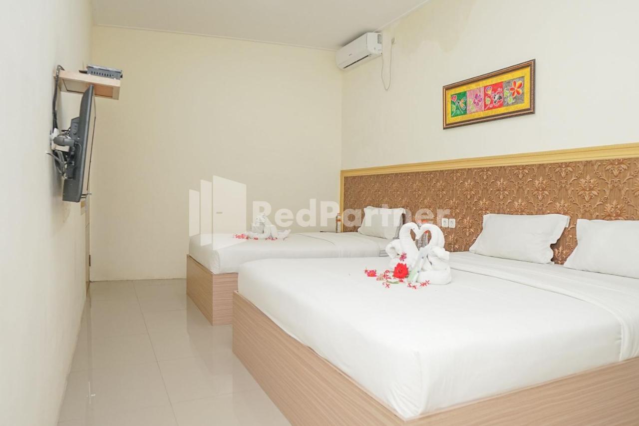 Adisa Homestay Near Saiful Anwar Malang Exterior foto