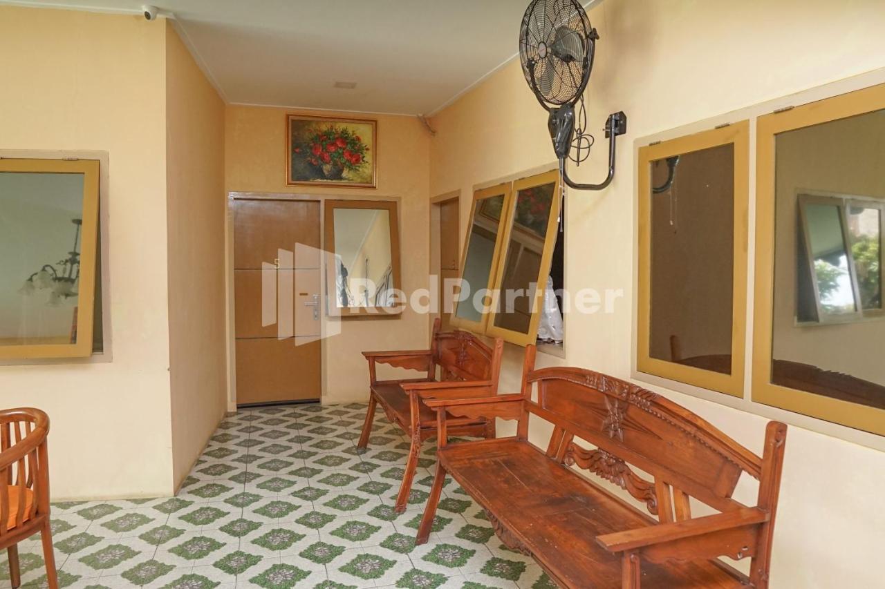 Adisa Homestay Near Saiful Anwar Malang Exterior foto